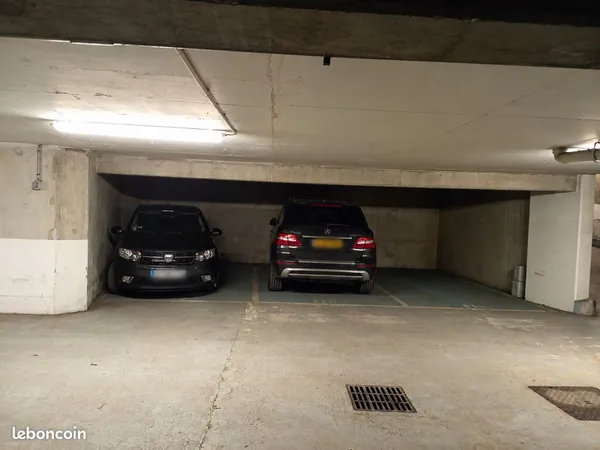 Grande place parking SUV / 4x4 - Poncelet / Ternes - Paris 17e