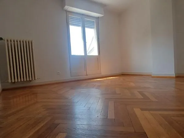 Appart. 2 pièces 31.30 m² à STRASBOURG CENTRE - Place des Halles