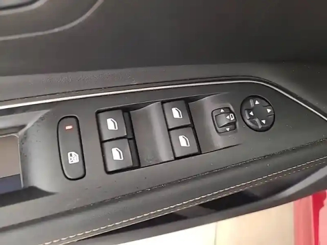 Peugeot 3008 hybrid4 300 e-eat8 — photo 24
