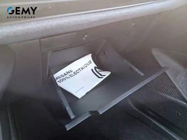 Renault Megane e-tech ev40 130ch standard charge — photo 20