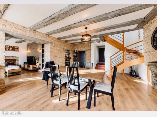 Appartement avec jardin et garage en plein centre bourg