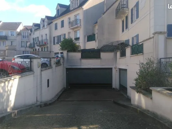 À LOUER - GARAGE/BOX DE STOCKAGE 15 m²