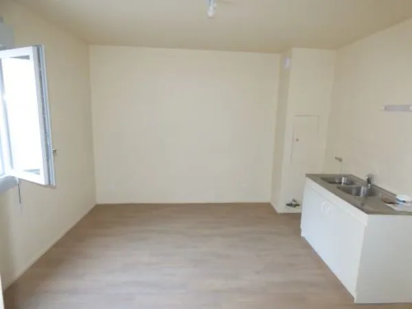 Votre agence France Loire Aubigny S/Nère vous propose cet appartement à la location sur la commune d
