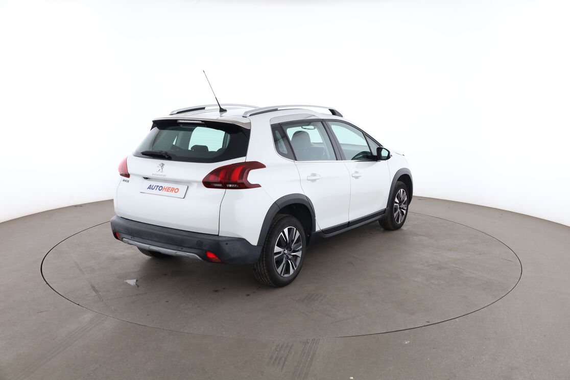 Peugeot 2008 1.2 PureTech Allure — photo 5