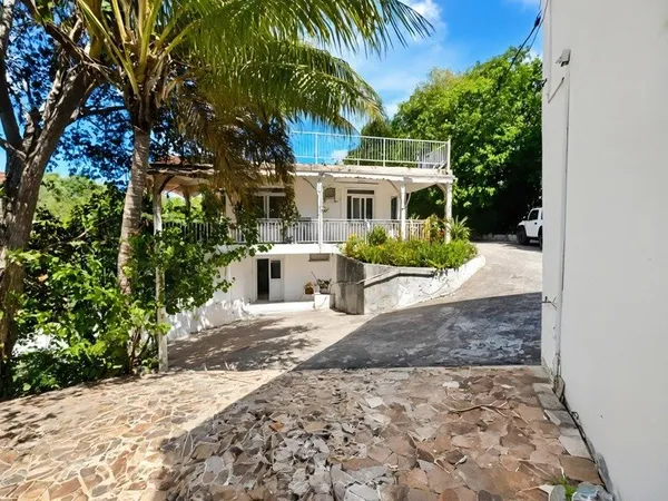 Ensemble immobilier d'envergure sur 1 900 m² de terrain - Dampierre à vendre 13 pièces, LE GOSIER