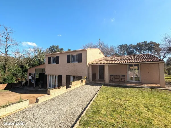 Propriété 8 pièces 174 m²