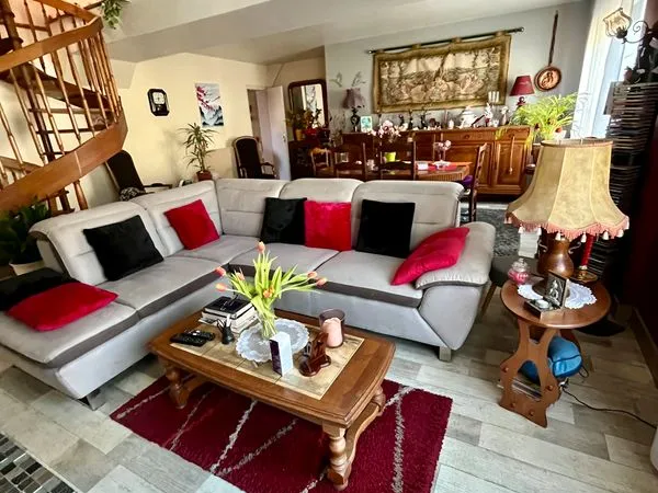 Maison de ville avec jardin et cour