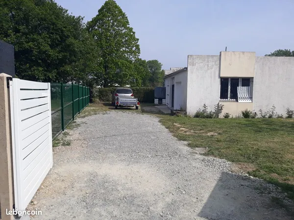 Garage de 90 m2 sur terrain de 520 m2