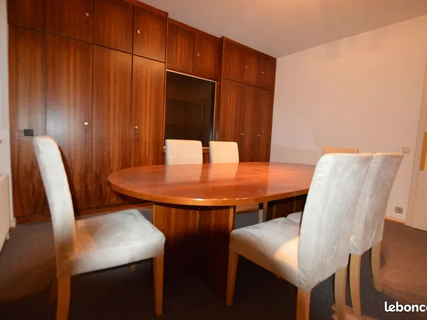 Appartement à usage commercial ou professionnel