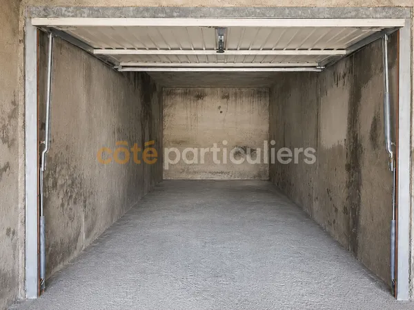 LA ROCHE-SUR-YON -- GARAGE -- PENTAGONE -- 12 M2 -- ACCÈS INDEPENDANT