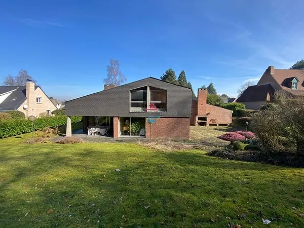 Maison 10 pièces 270 m²