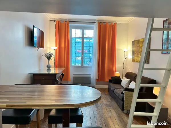 Studio meublé 26 m² Paris Mairie 18e calme, traversant, mezzanine