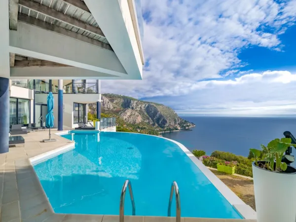 Villa Contemporaine d'Exception avec Vue Panoramique sur Eze