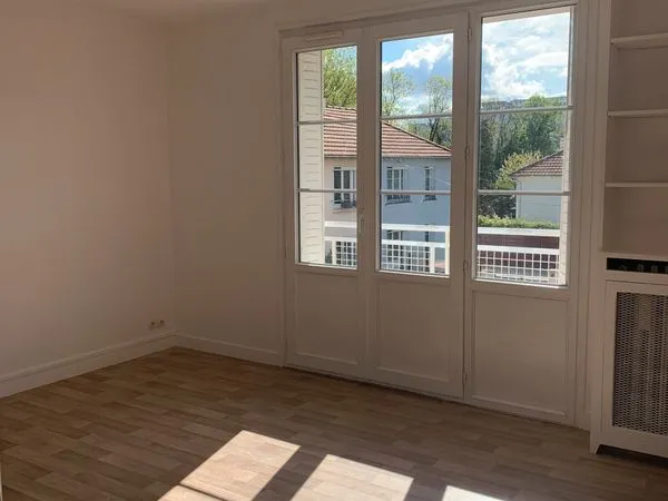 Savigny sur Orge F3/4 66m2 loyer 1185 euros situé à 650 mètres de la gare