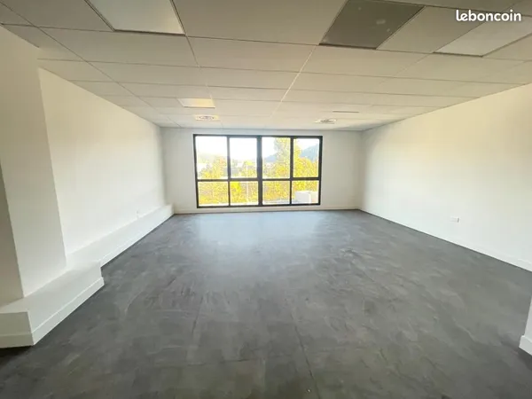 Bureaux 61 m²
