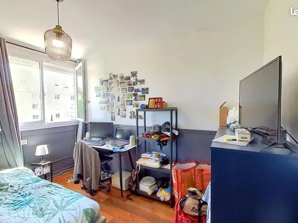 Chambre 5 pièces 70 m²