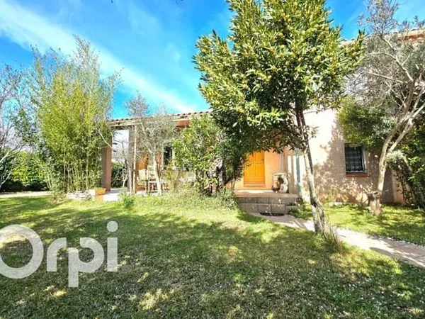 Maison indépendante avec jardin dans quartier recherché
