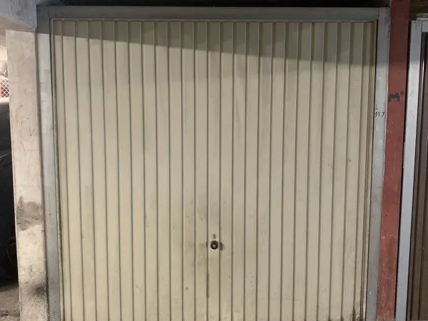 Garage fermé à louer - Alouettes/Tiergaertel
