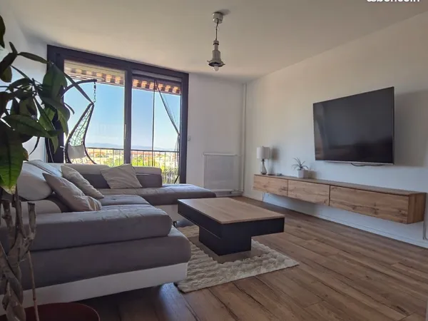 T4 lumineux de 80m2, vue dégagée, 2 balcons, 3 chambres