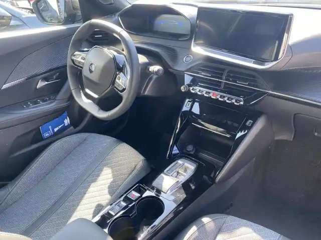 Peugeot 2008 electrique 54 kwh 156 ch — photo 39