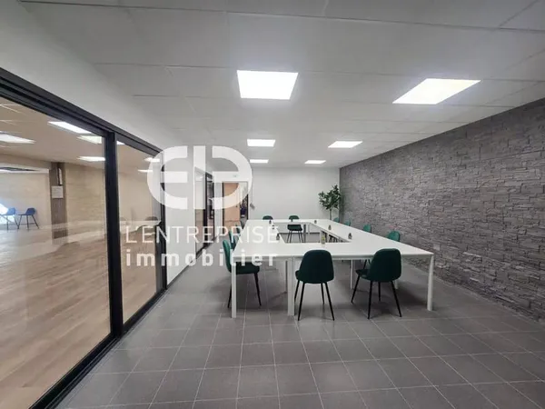 Bureau 450 m²
