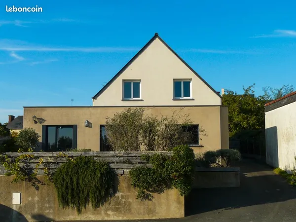 Maison 160 m² avec T2 indépendant, 623 m² de terrain, plein bourg, vues dégagées