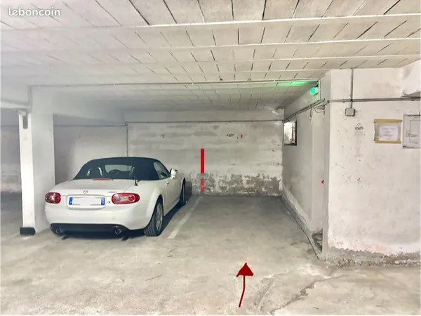 Place de parking sous-sol sécurisé