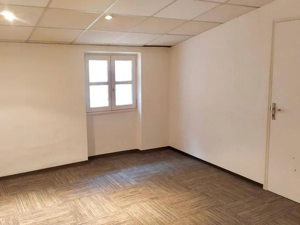 Bureau 105 m²