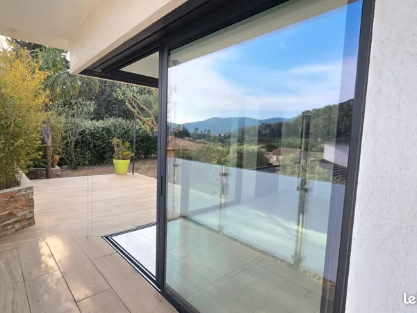 Villa neuve contemporaine