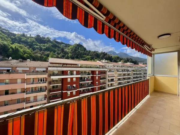 4 pièces rénové avec terrasse, balcon, et cave Menton Vall