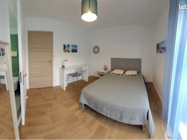 Chambre spacieuse avec SDB et WC privés -proche Pessac Bordeaux