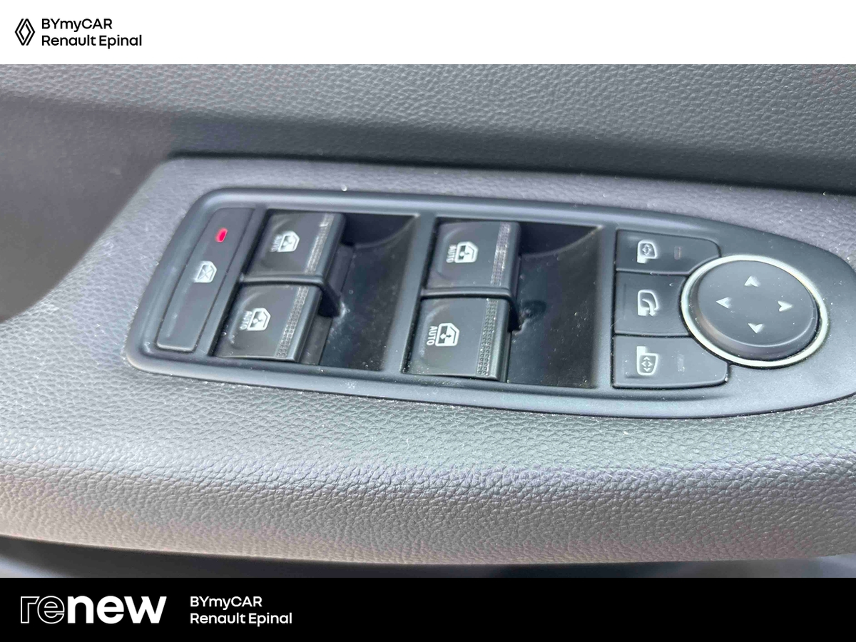 Renault Clio TCe 90 — photo 18