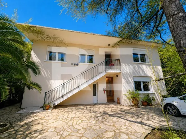 VILLA COMPOSÉE DE DEUX LOGEMENTS QUARTIER HOPITAUX FACULTÉ