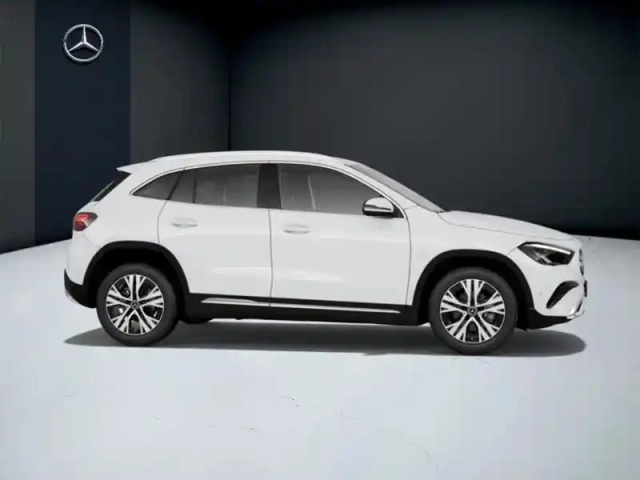 Mercedes Gla 180 progressive line — photo 16