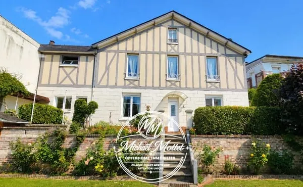 Maison de caractère 115 m² - 4 chambres, jardin clos, double garage en coeur de Caudebec-en-Caux
