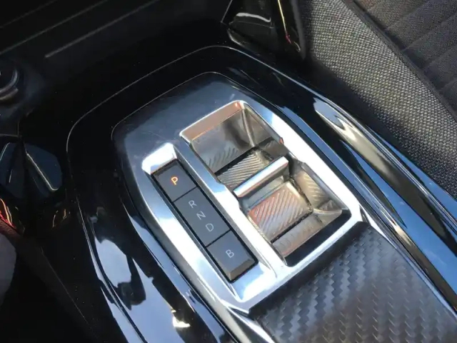 Peugeot 208 electrique 50 kwh 136ch — photo 20
