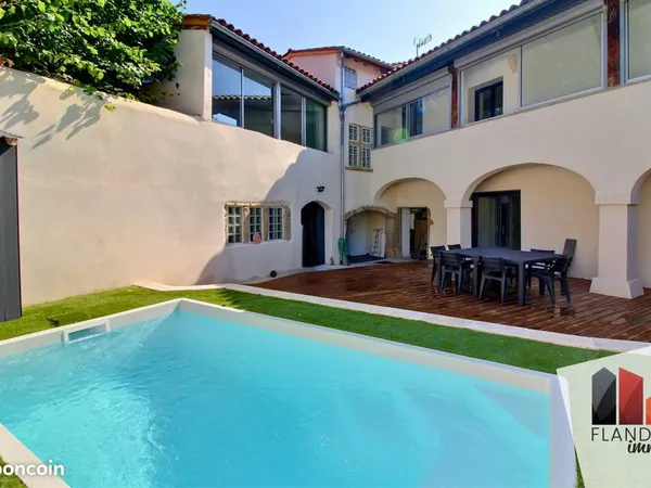 Propriété 7 pièces 174 m²