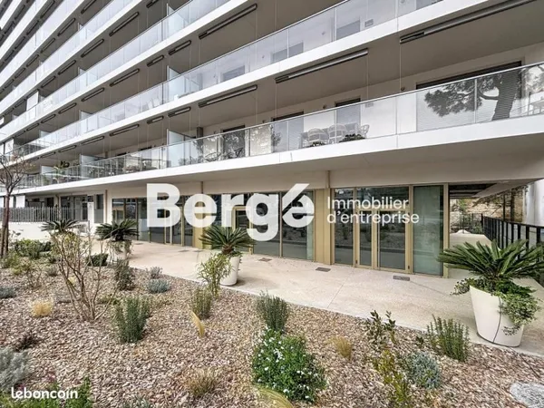 Local commercial 238 m²