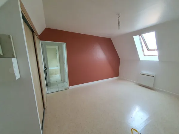 STUDIO AVEC CHAMBRE SÉPARÉE VENDU VIDE