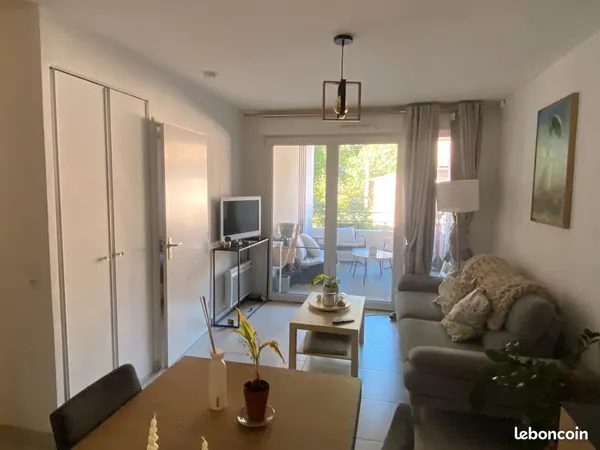 Superbe opportunité - T2 avec terrasse et box fermé - Marseille 13009