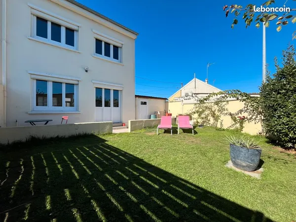 Maison 3 chambres avec jardin et garage, quartier Riffaudière, non meublée