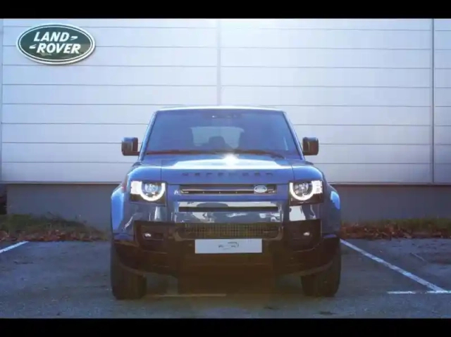 Land Rover Defender 110 2.0 p300e phev x-dynamic se — photo 17