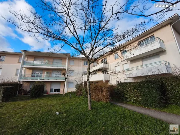 Appartement t3 avec piscine et locataire en place