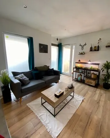 Appartement avec cave, place de parking et extérieur privé