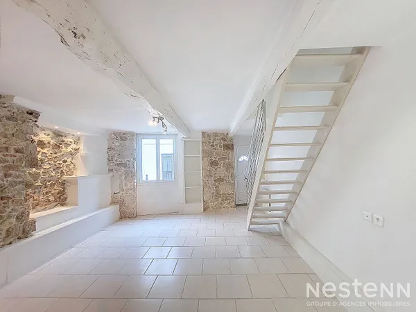 A Vendre Maison rénovée en pierre de 81 m² sur deux niveaux proche du centre-ville de Condom