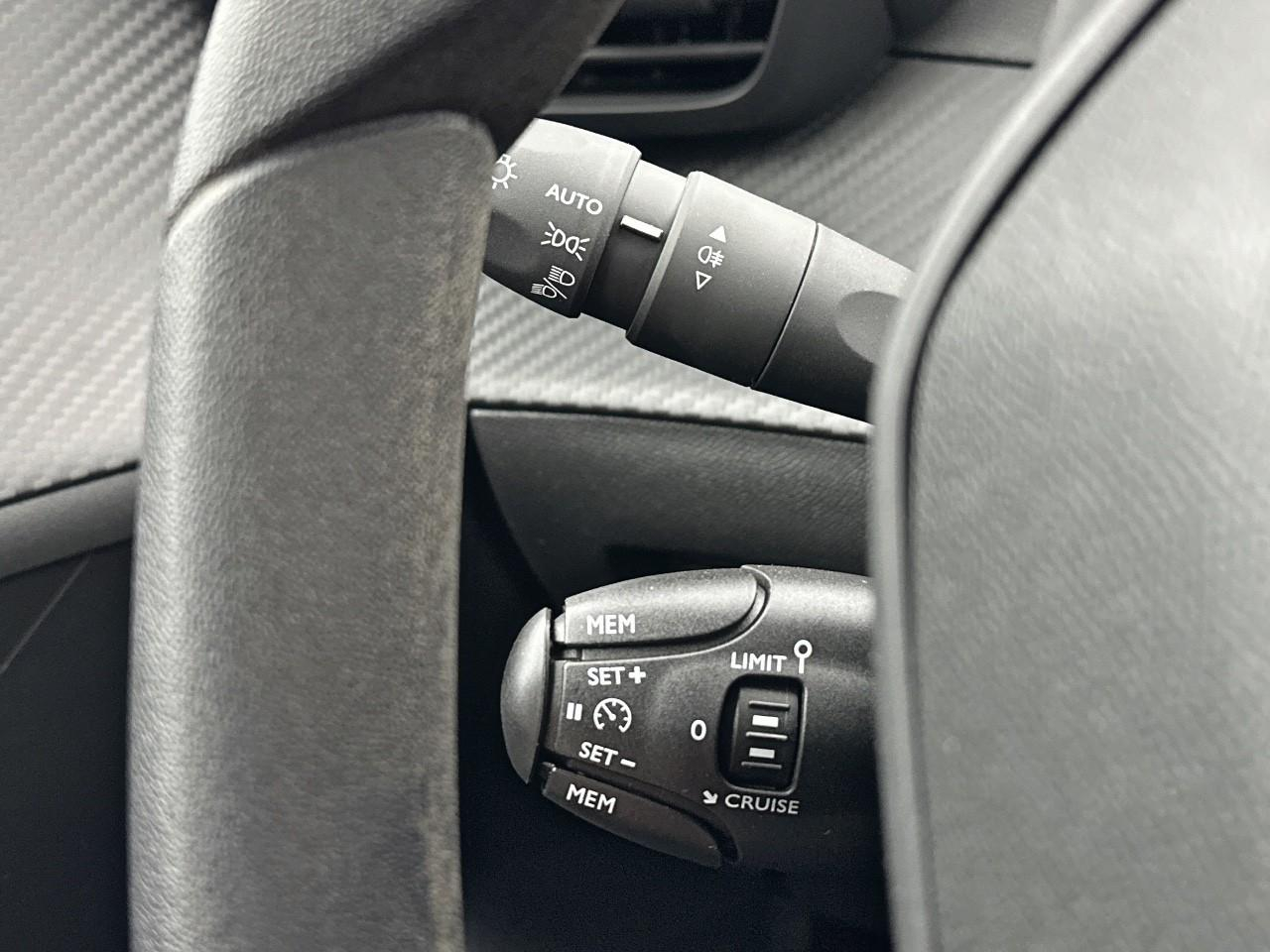 Peugeot 208 puretech 75 s&s bvm5 like — photo 17