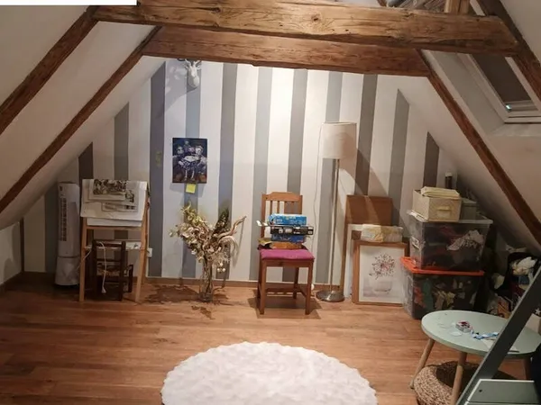 PROCHE DAMPIERRE LES BOIS, vends murs pour bureaux ou appartement 1er étage de 99m2 avec jardin de 4