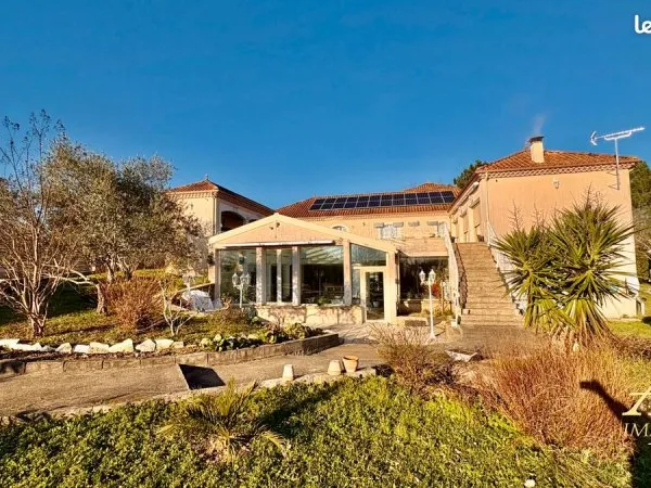Maison 9 pièces 648 m²