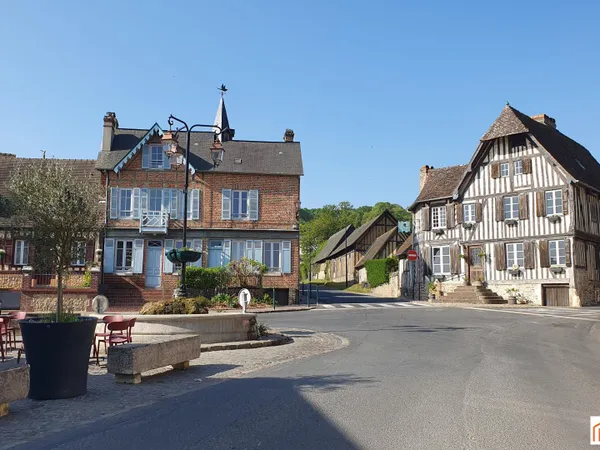 Coeur de village avec école et commerces