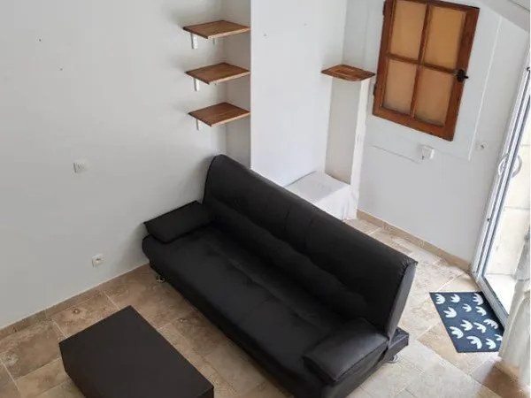 Maison de ville meublée sur 3 niveaux - 49m2 - Coeur de Poussan